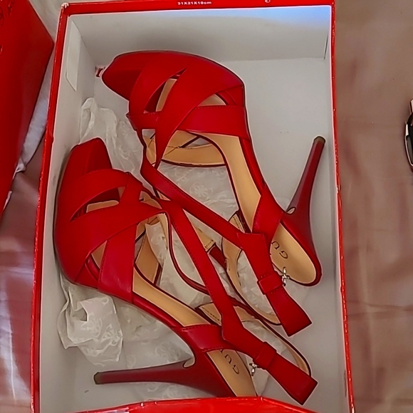 Heel - Picture 1 of 7